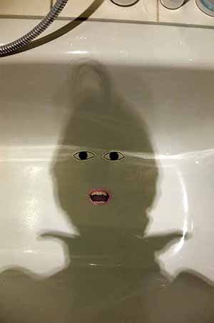  Photocollage - Alien in the bathroom 